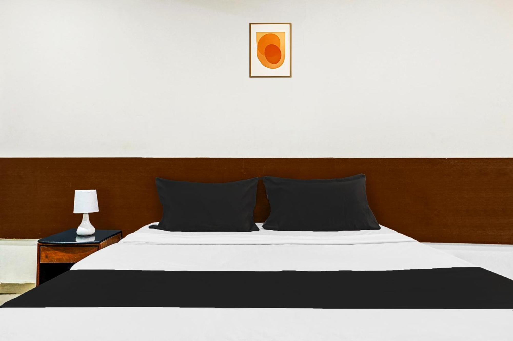 Hotel O Royal Lodge Koregaon 외부 사진