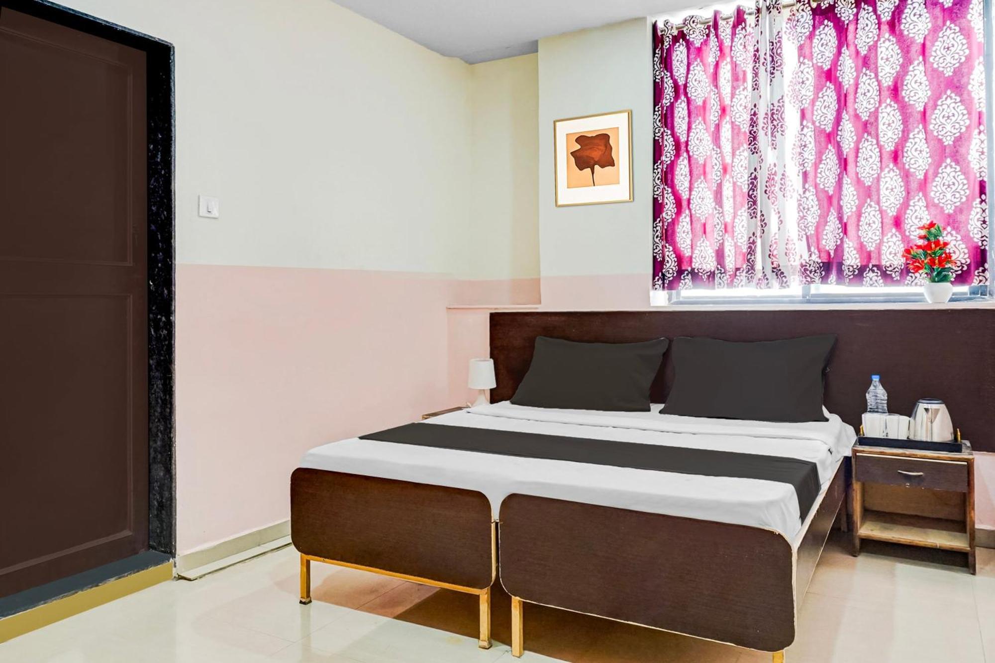 Hotel O Royal Lodge Koregaon 외부 사진