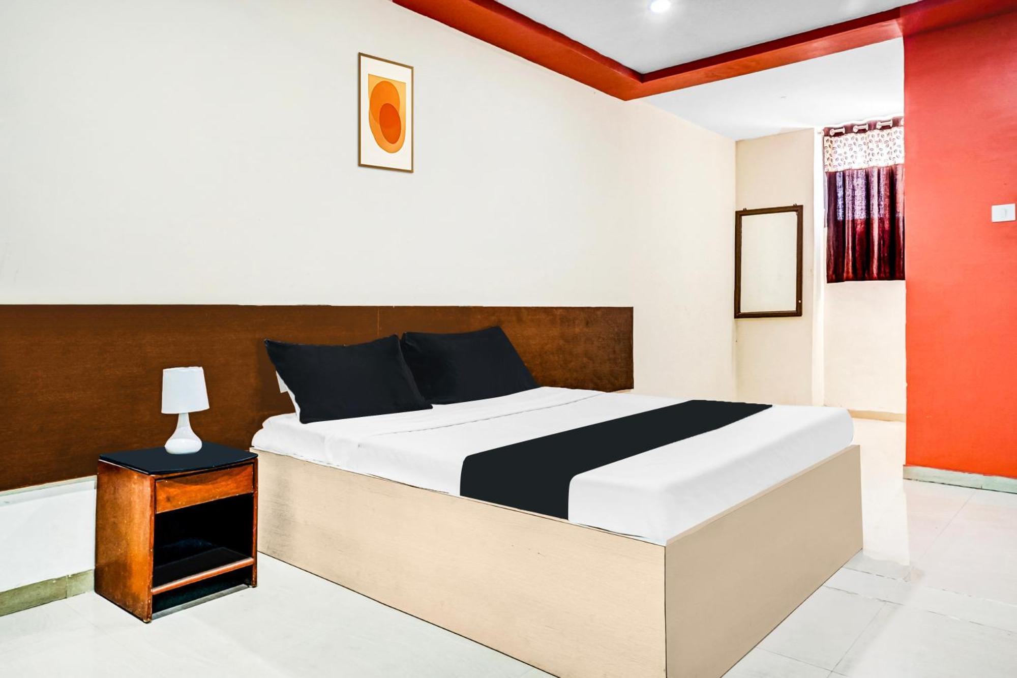 Hotel O Royal Lodge Koregaon 외부 사진