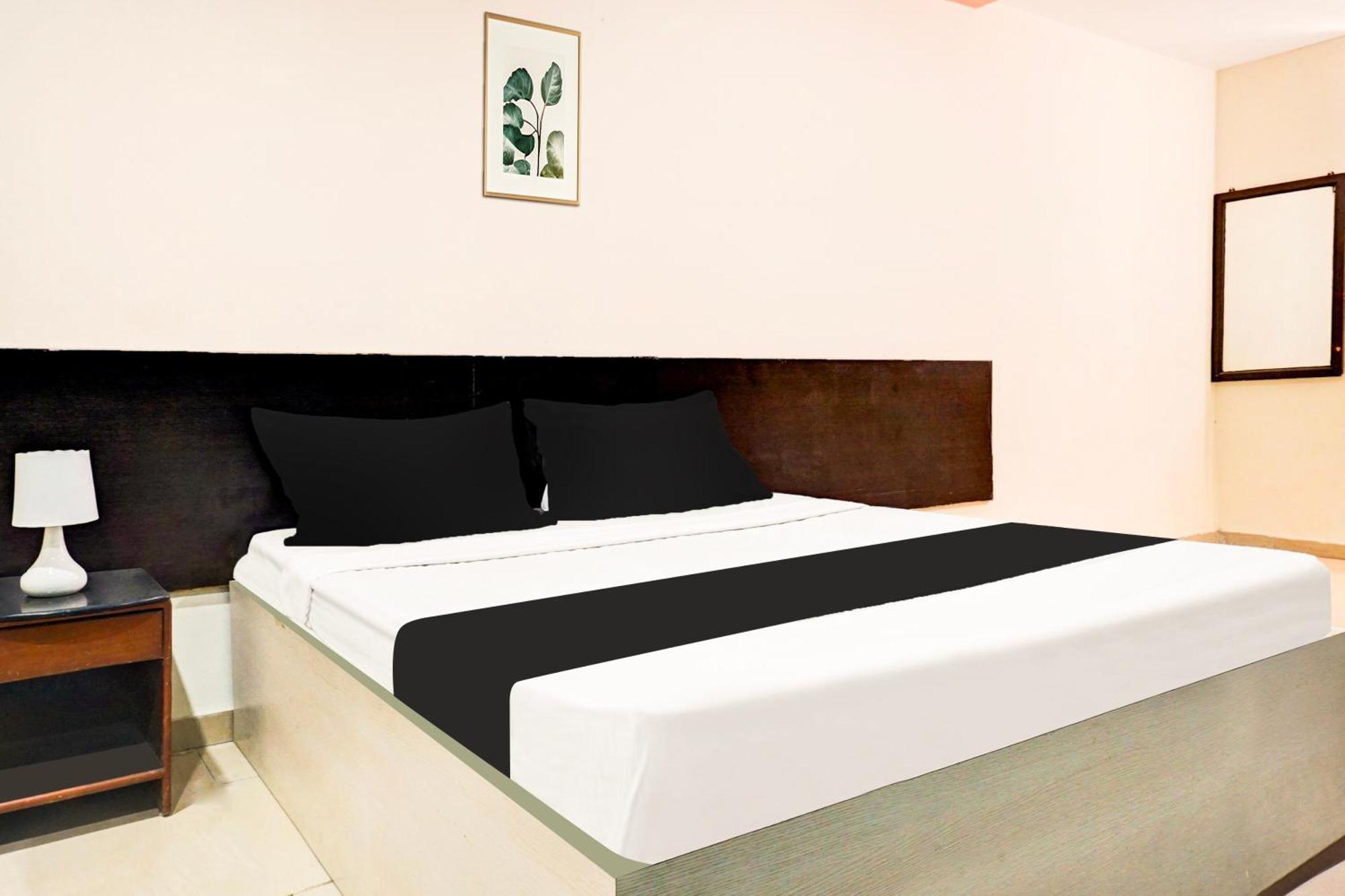 Hotel O Royal Lodge Koregaon 외부 사진