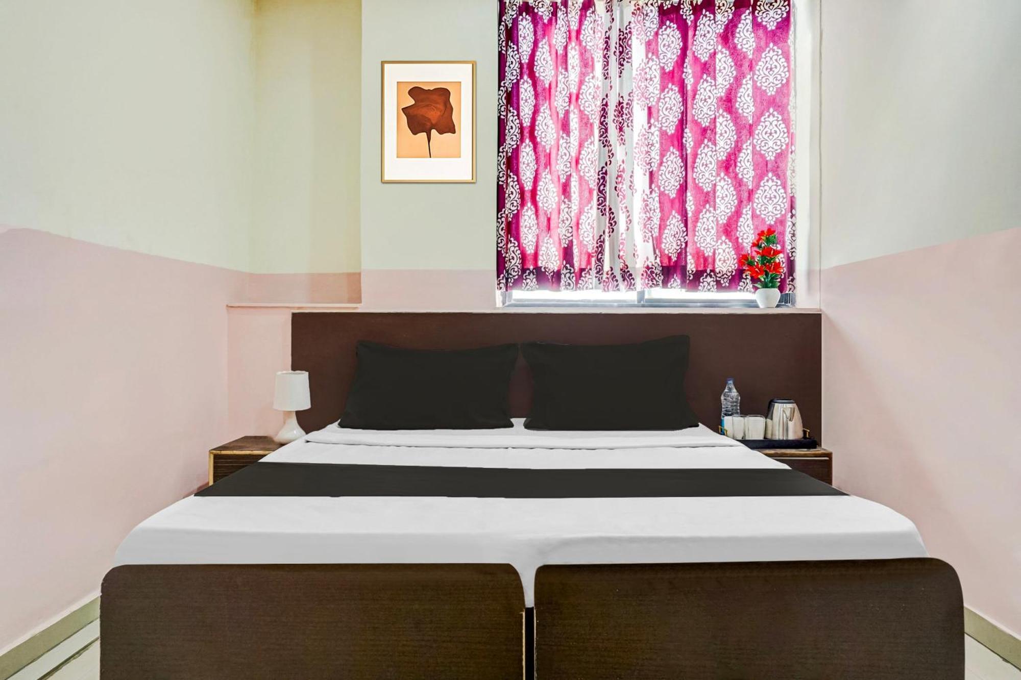 Hotel O Royal Lodge Koregaon 외부 사진