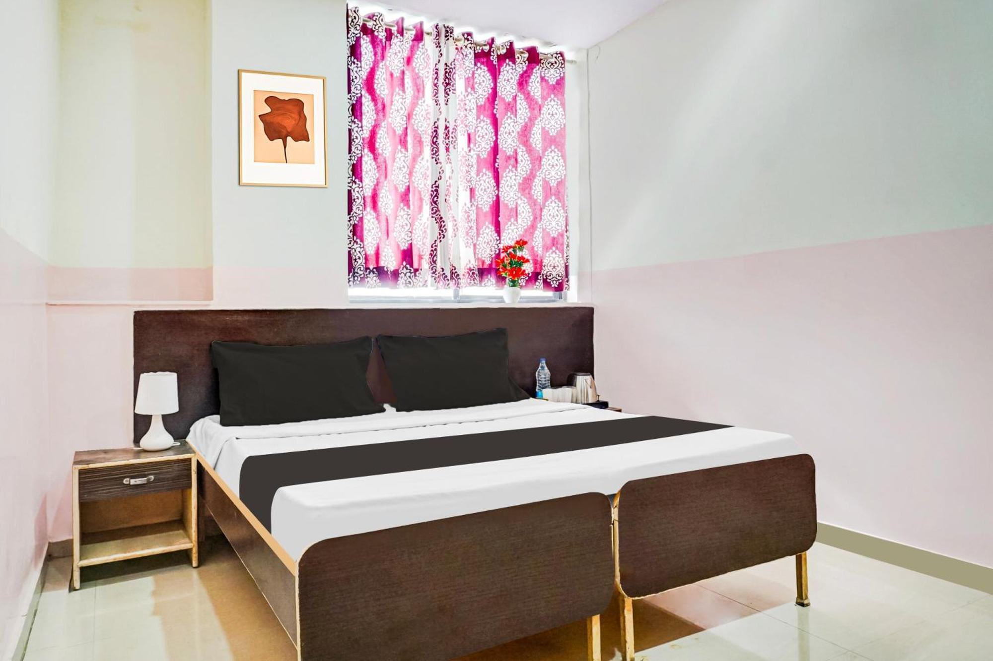 Hotel O Royal Lodge Koregaon 외부 사진